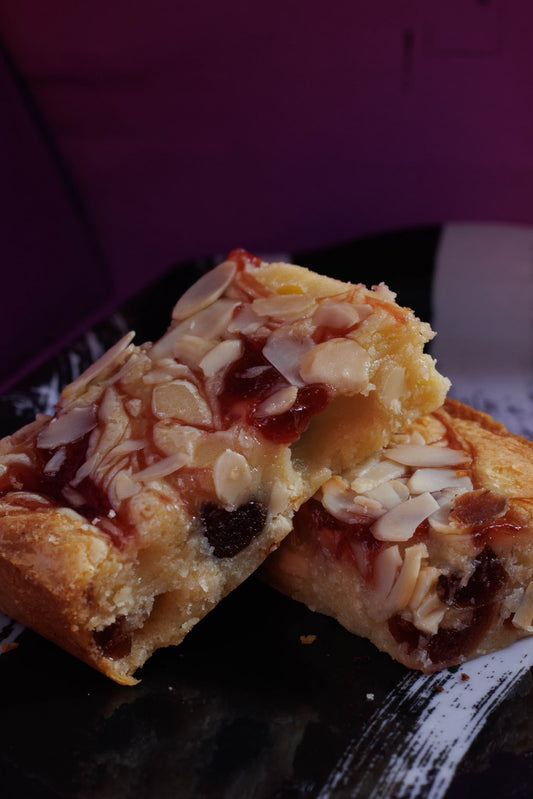 VEGAN Bakewell Blondie